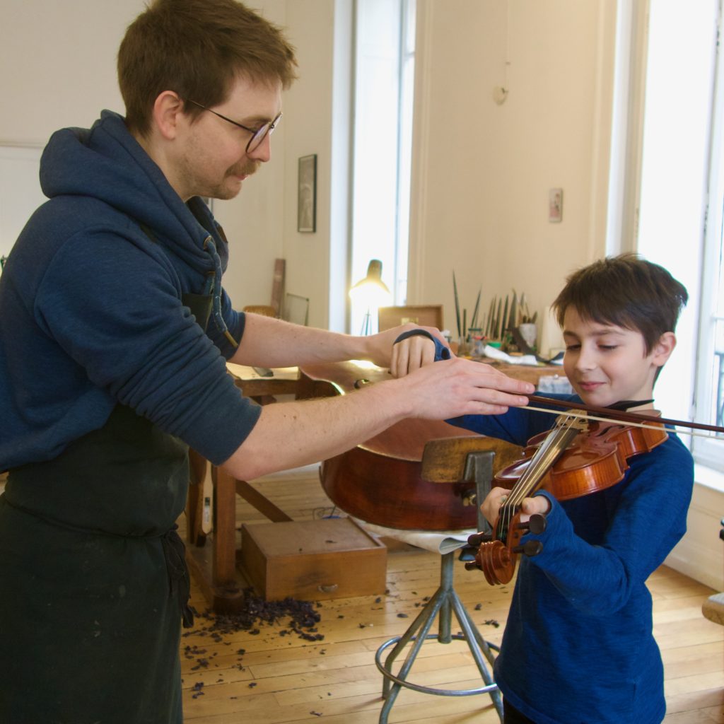 Balthazar adapte l'instrument à votre enfant